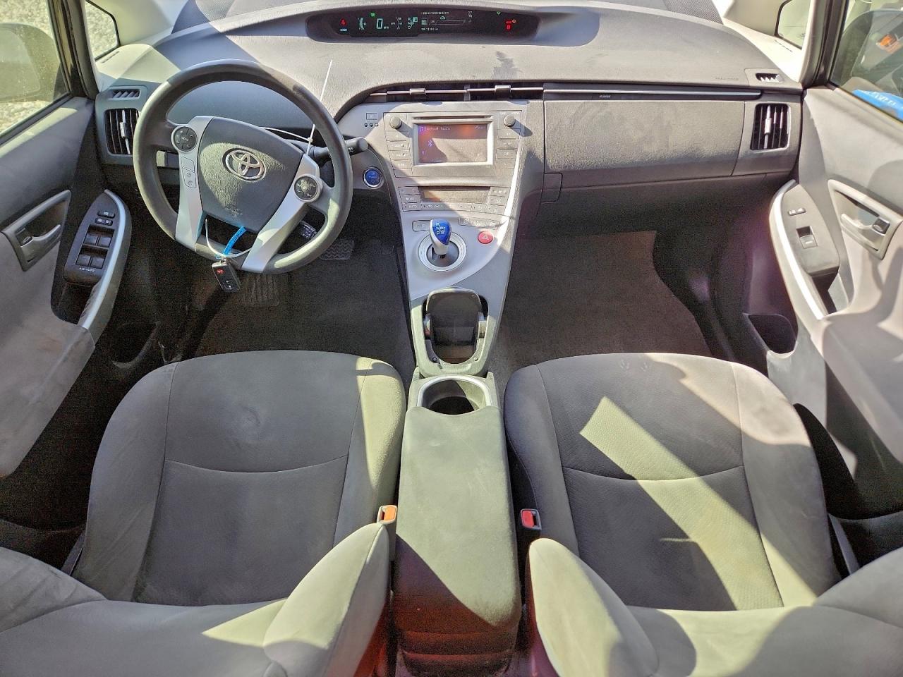 2015 TOYOTA PRIUS photo 8