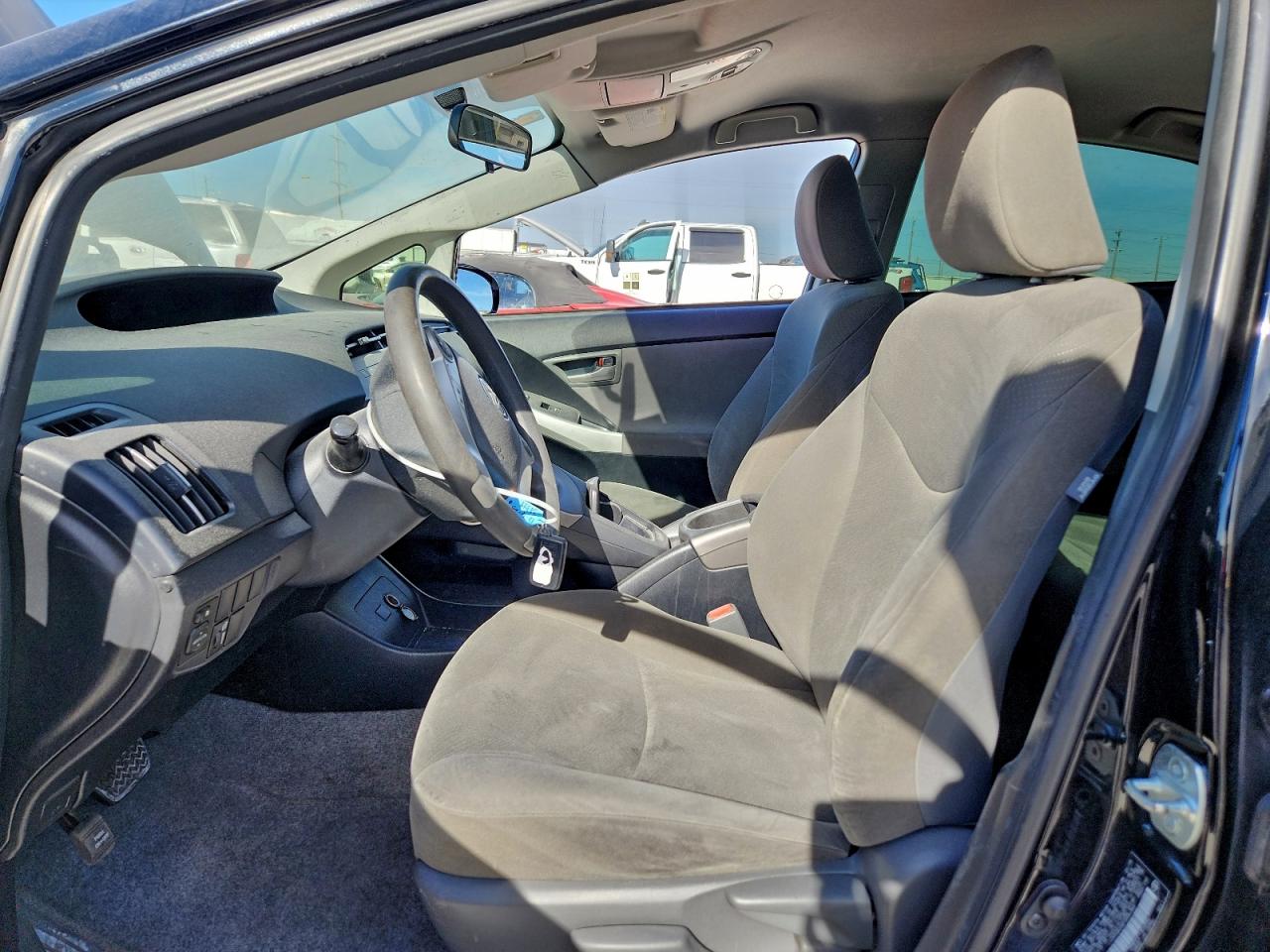2015 TOYOTA PRIUS photo 7