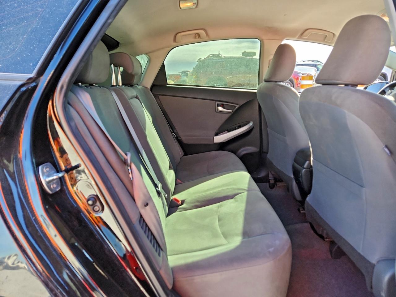 2015 TOYOTA PRIUS photo 11