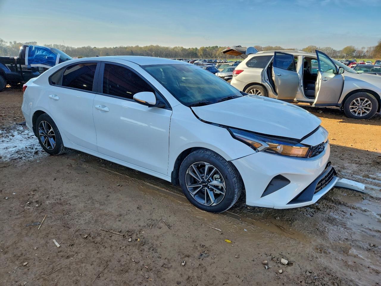 2024 KIA FORTE LX photo 4
