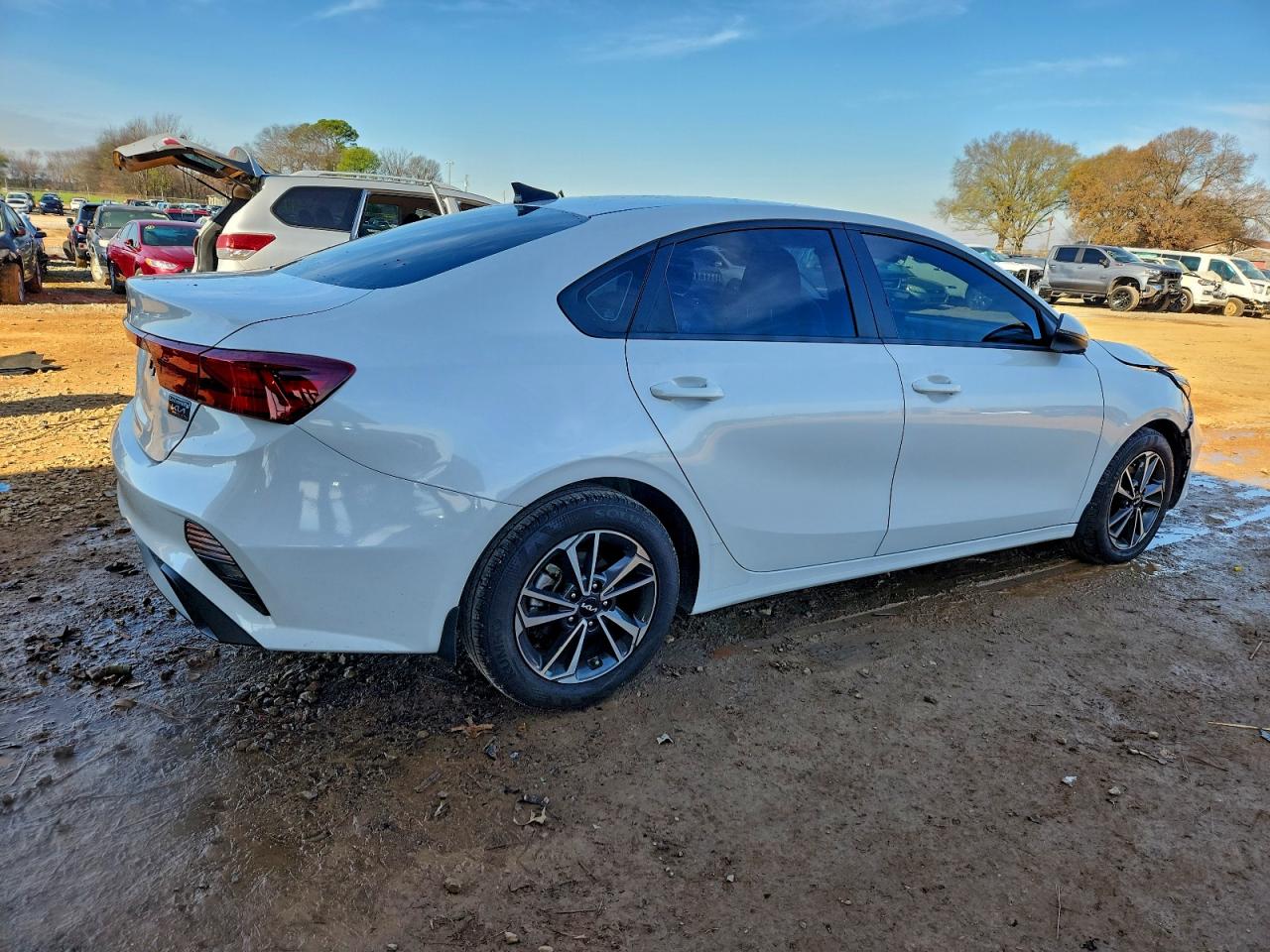 2024 KIA FORTE LX photo 3