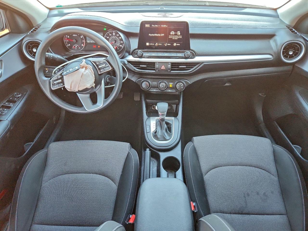2024 KIA FORTE LX photo 8