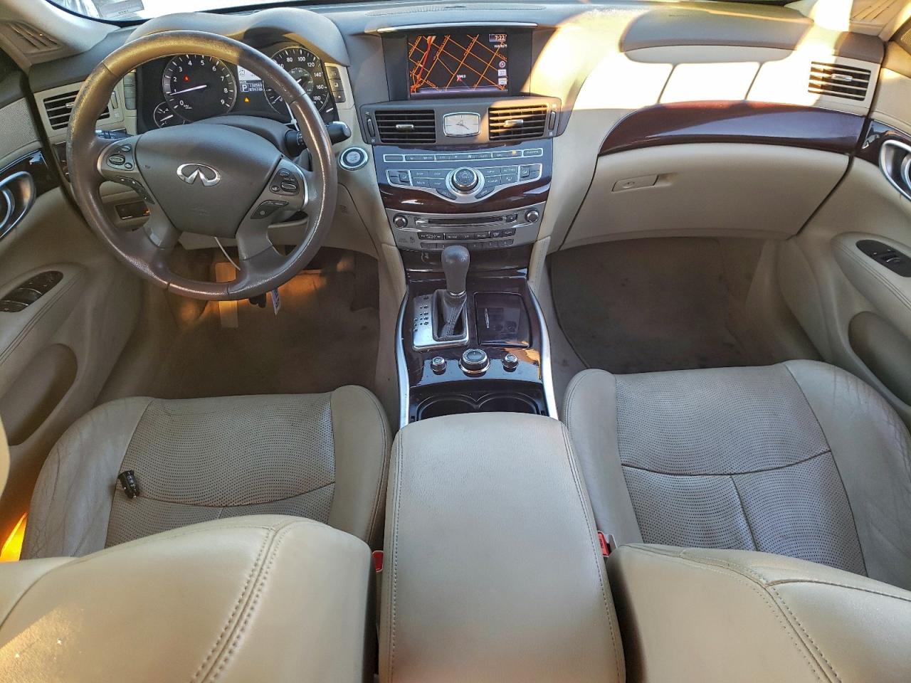 2011 INFINITI M37 photo 8