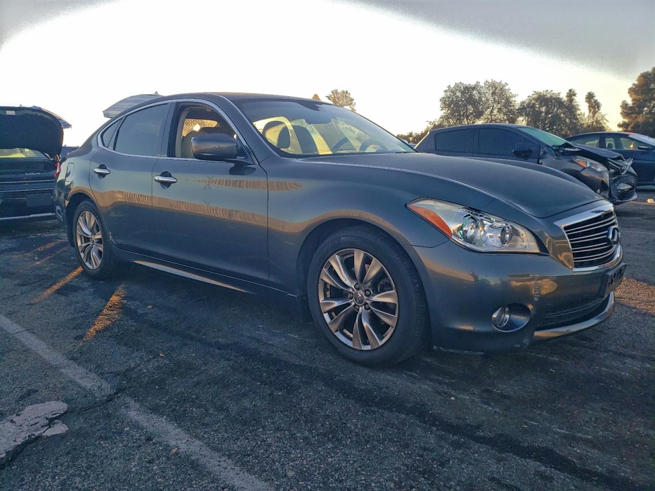 2011 INFINITI M37 photo 4