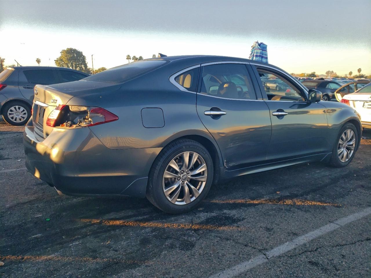 2011 INFINITI M37 photo 3