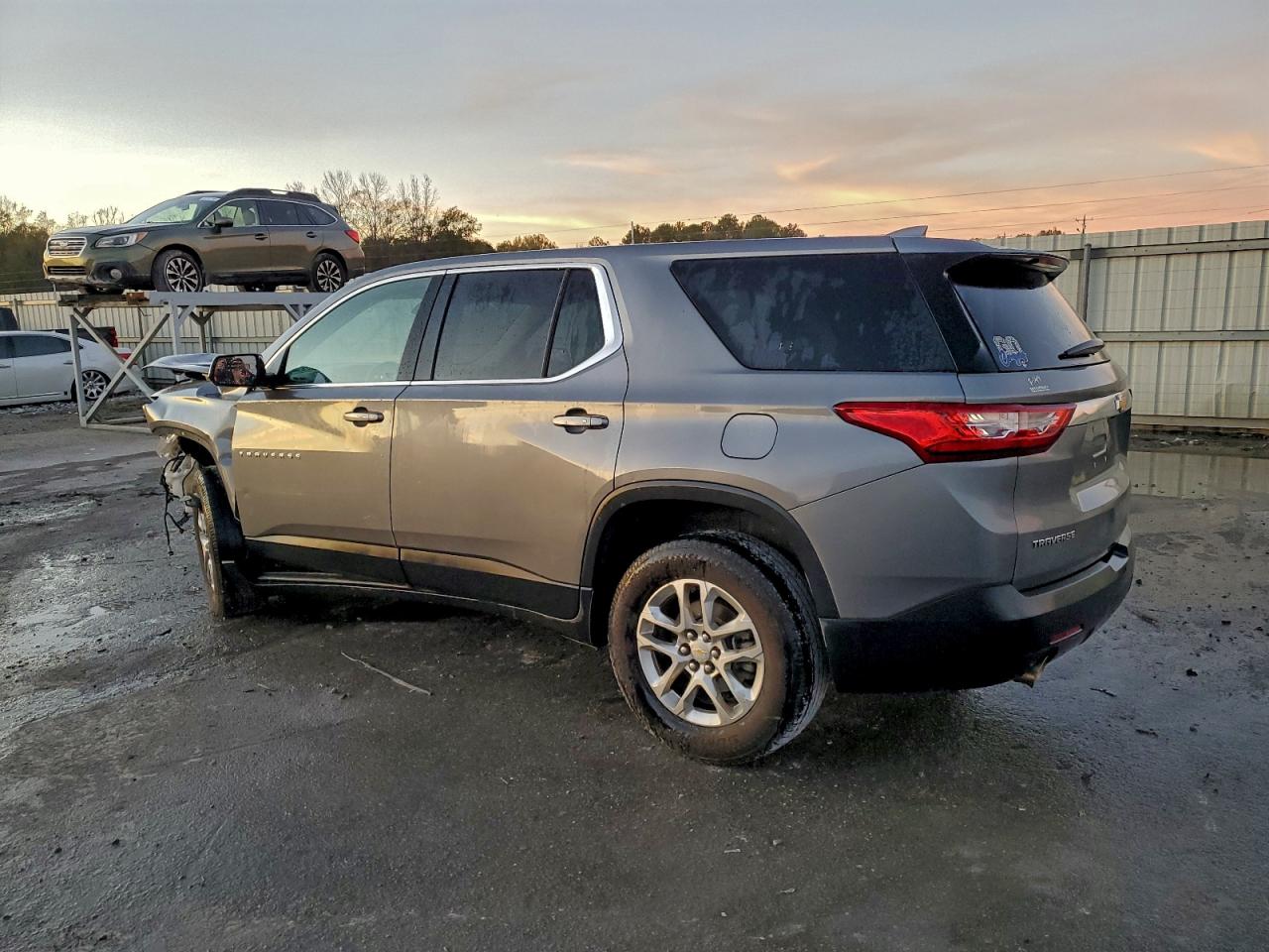 2019 CHEVROLET TRAVERSE LS photo 2