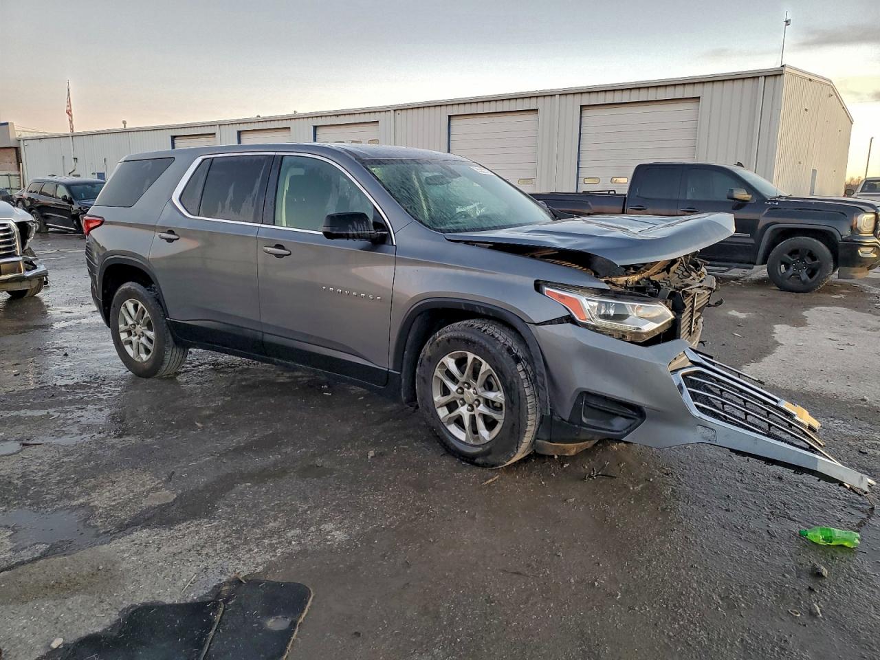 2019 CHEVROLET TRAVERSE LS photo 4
