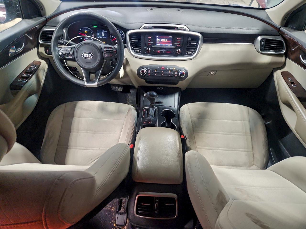 2016 KIA SORENTO LX photo 8