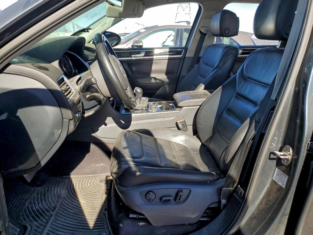 2013 VOLKSWAGEN TOUAREG V6 TDI photo 7