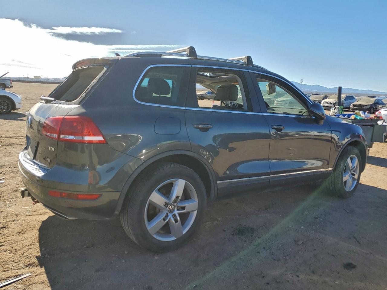 2013 VOLKSWAGEN TOUAREG V6 TDI photo 3