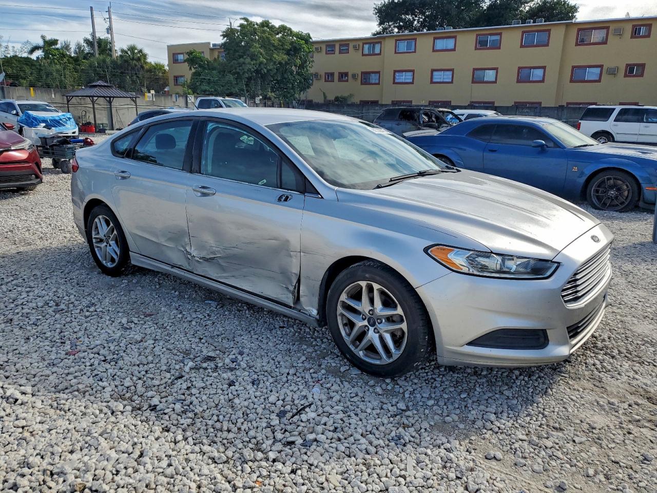 2013 FORD FUSION SE photo 4