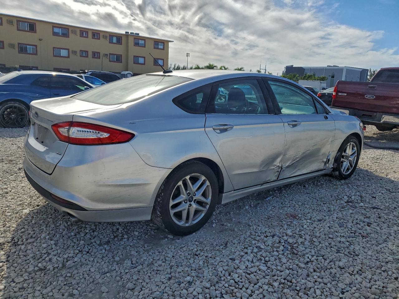 2013 FORD FUSION SE photo 3