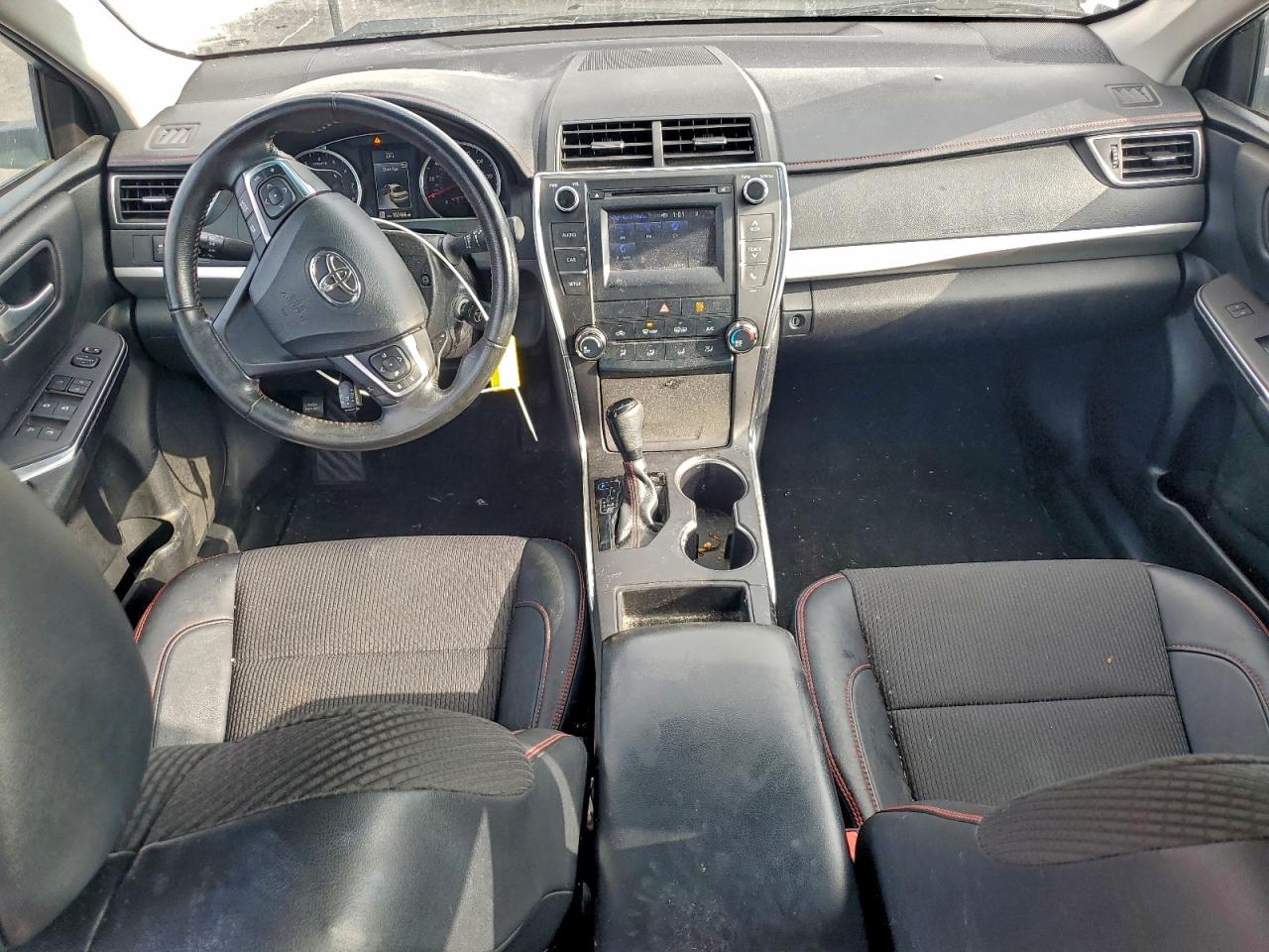2016 TOYOTA CAMRY LE photo 8