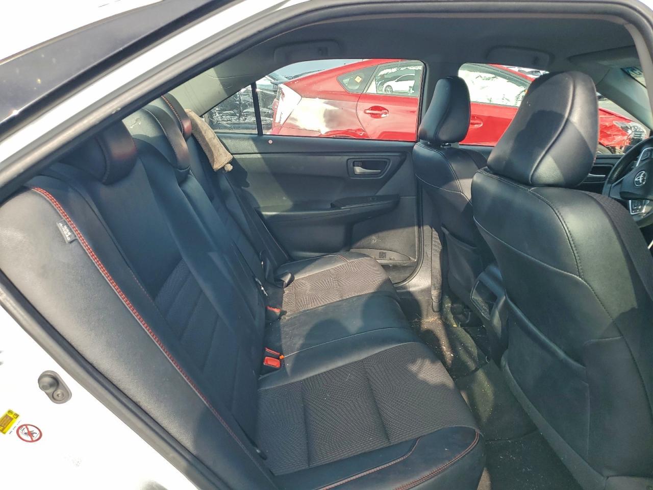 2016 TOYOTA CAMRY LE photo 10
