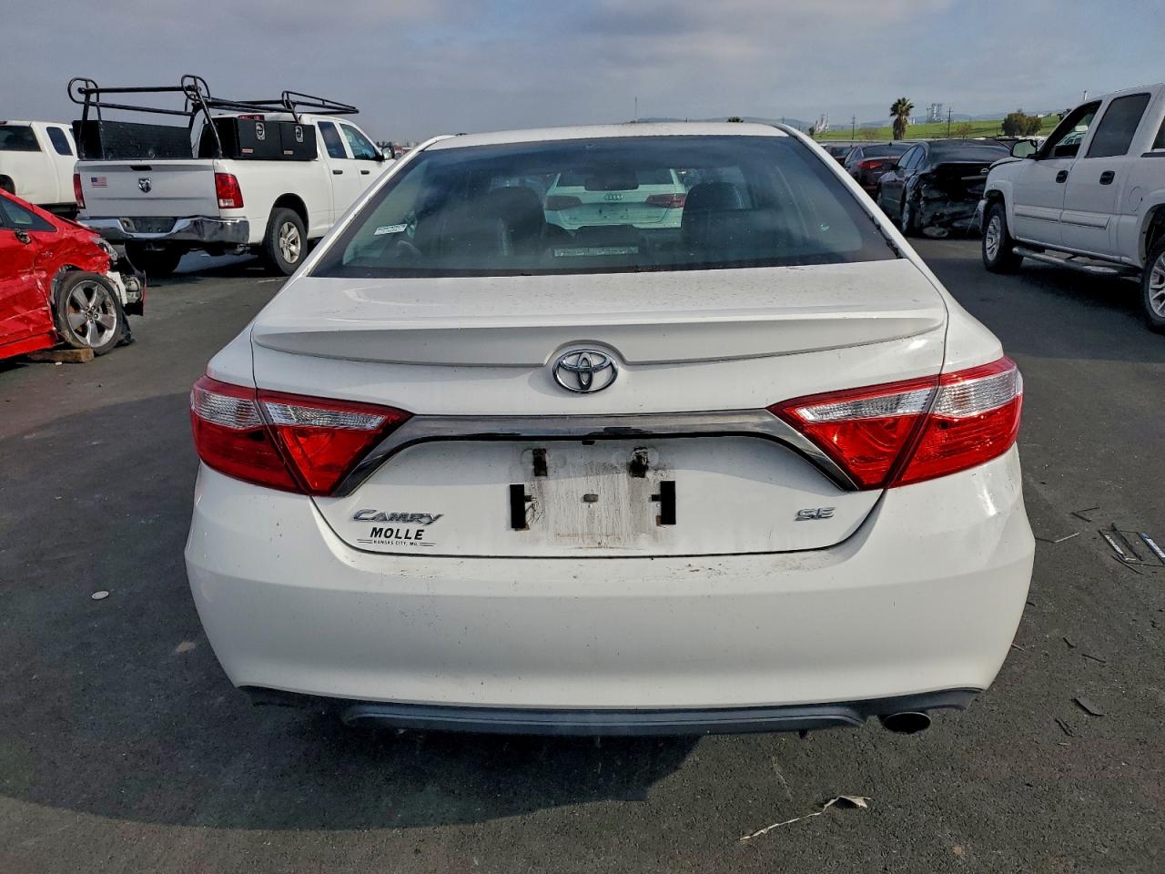 2016 TOYOTA CAMRY LE photo 6