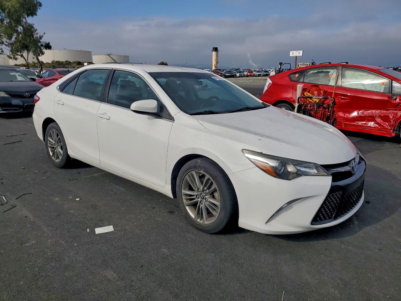 2016 TOYOTA CAMRY LE photo 4