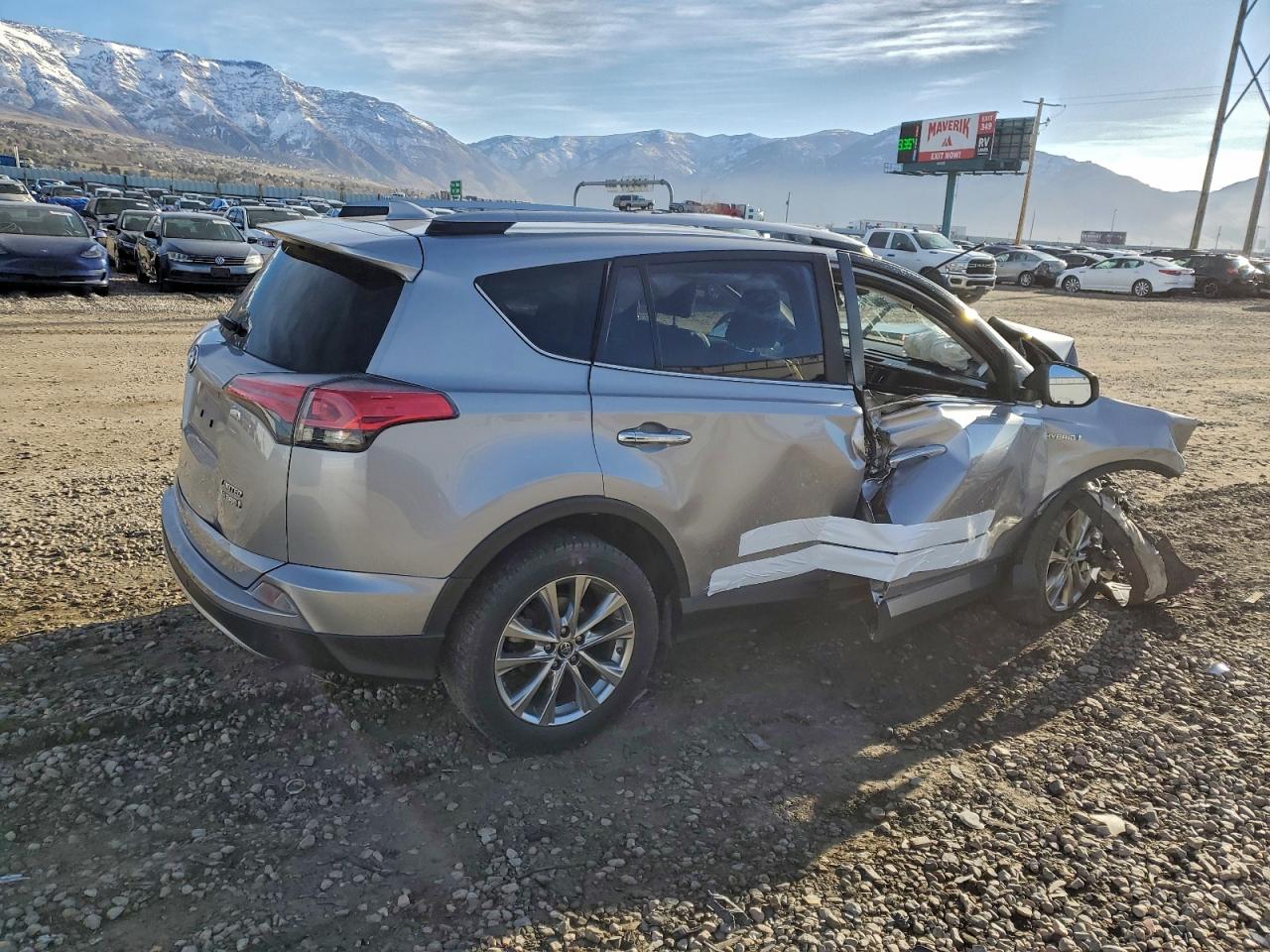 2017 TOYOTA RAV4 HV LIMITED photo 3