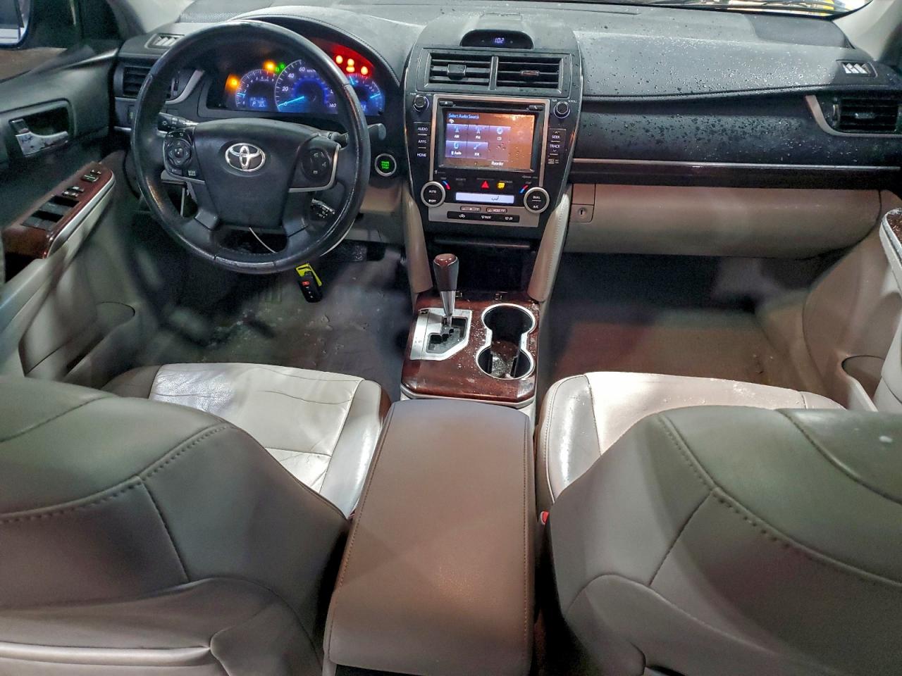 2014 TOYOTA CAMRY L photo 8
