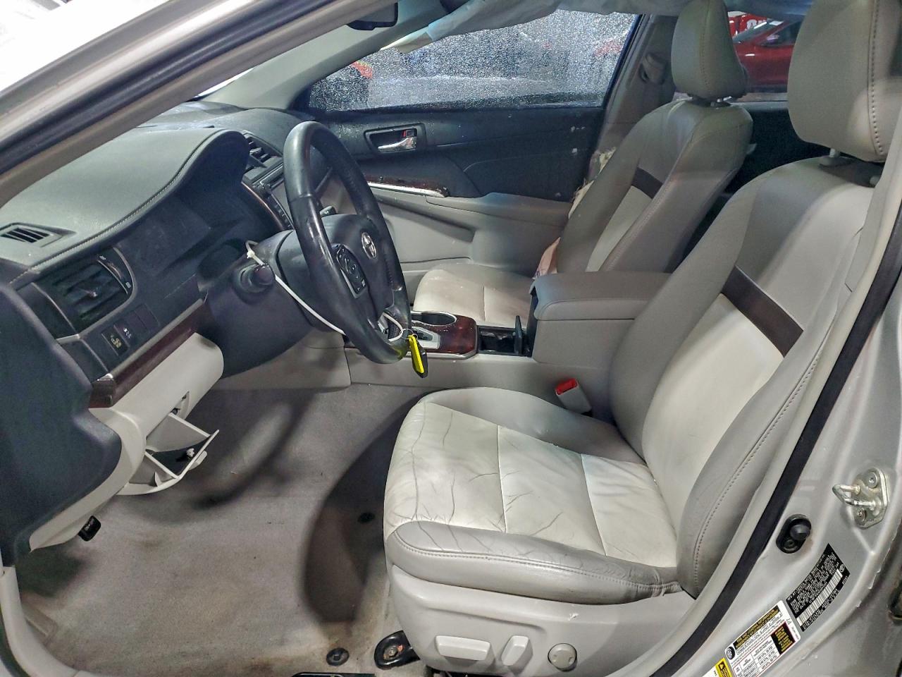 2014 TOYOTA CAMRY L photo 7