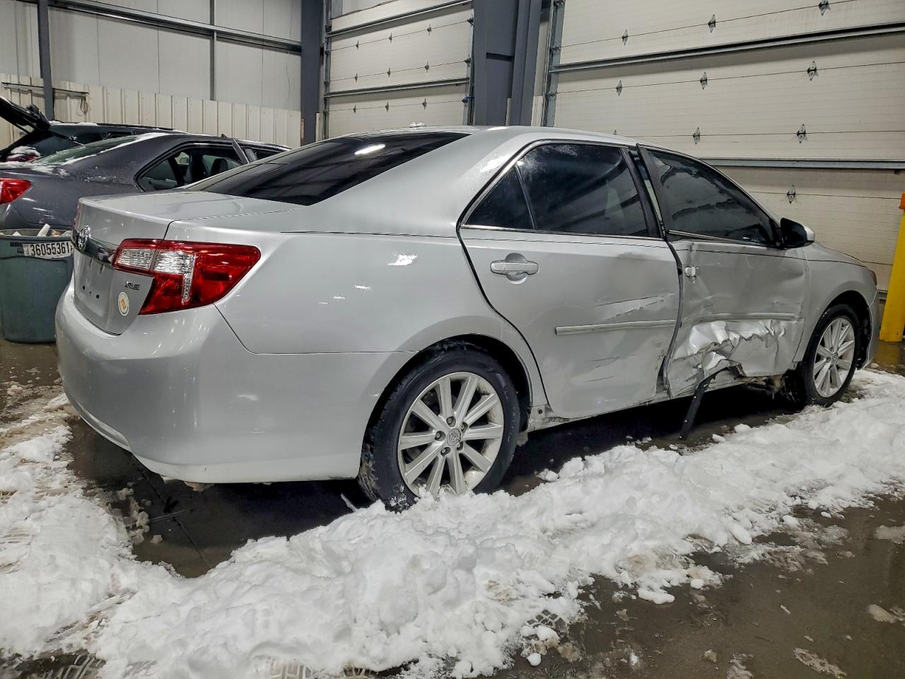 2014 TOYOTA CAMRY L photo 3