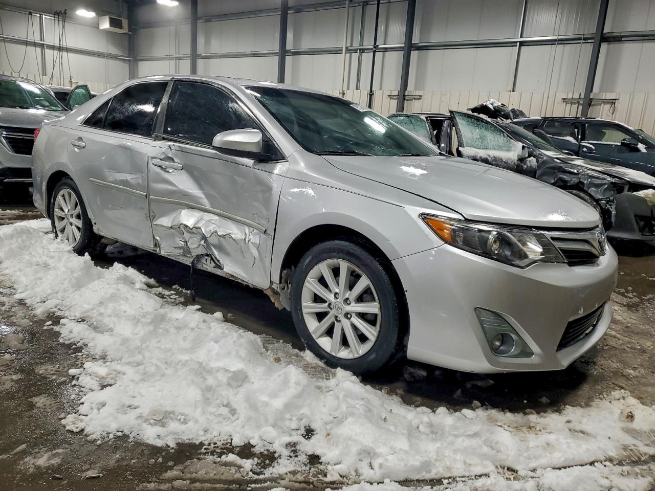 2014 TOYOTA CAMRY L photo 4