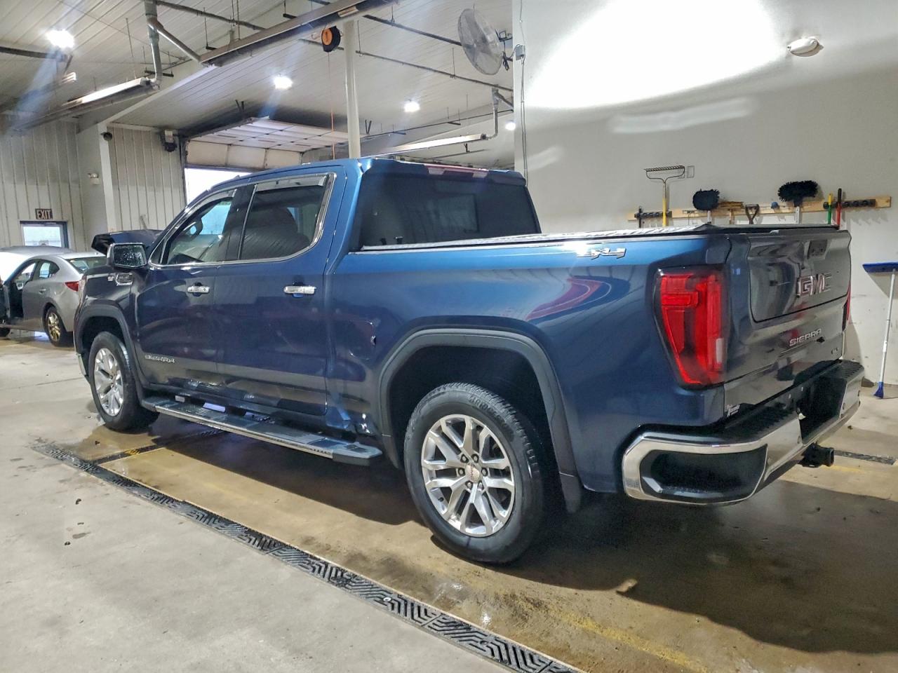 2019 GMC SIERRA K1500 SLT photo 2