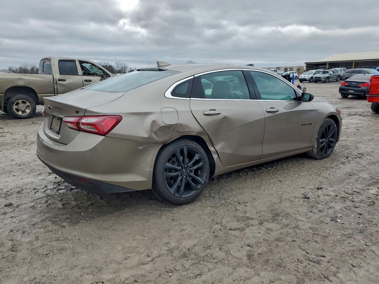 2023 CHEVROLET MALIBU LT photo 3