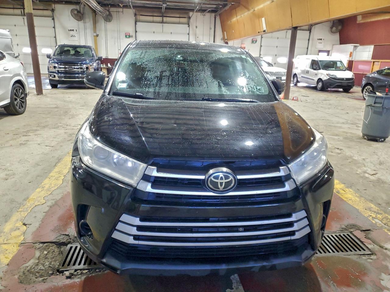 2017 TOYOTA HIGHLANDER LE photo 5