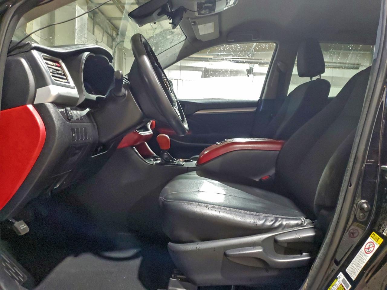 2017 TOYOTA HIGHLANDER LE photo 7