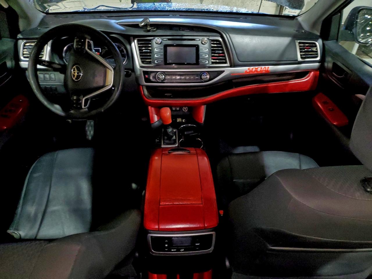 2017 TOYOTA HIGHLANDER LE photo 8