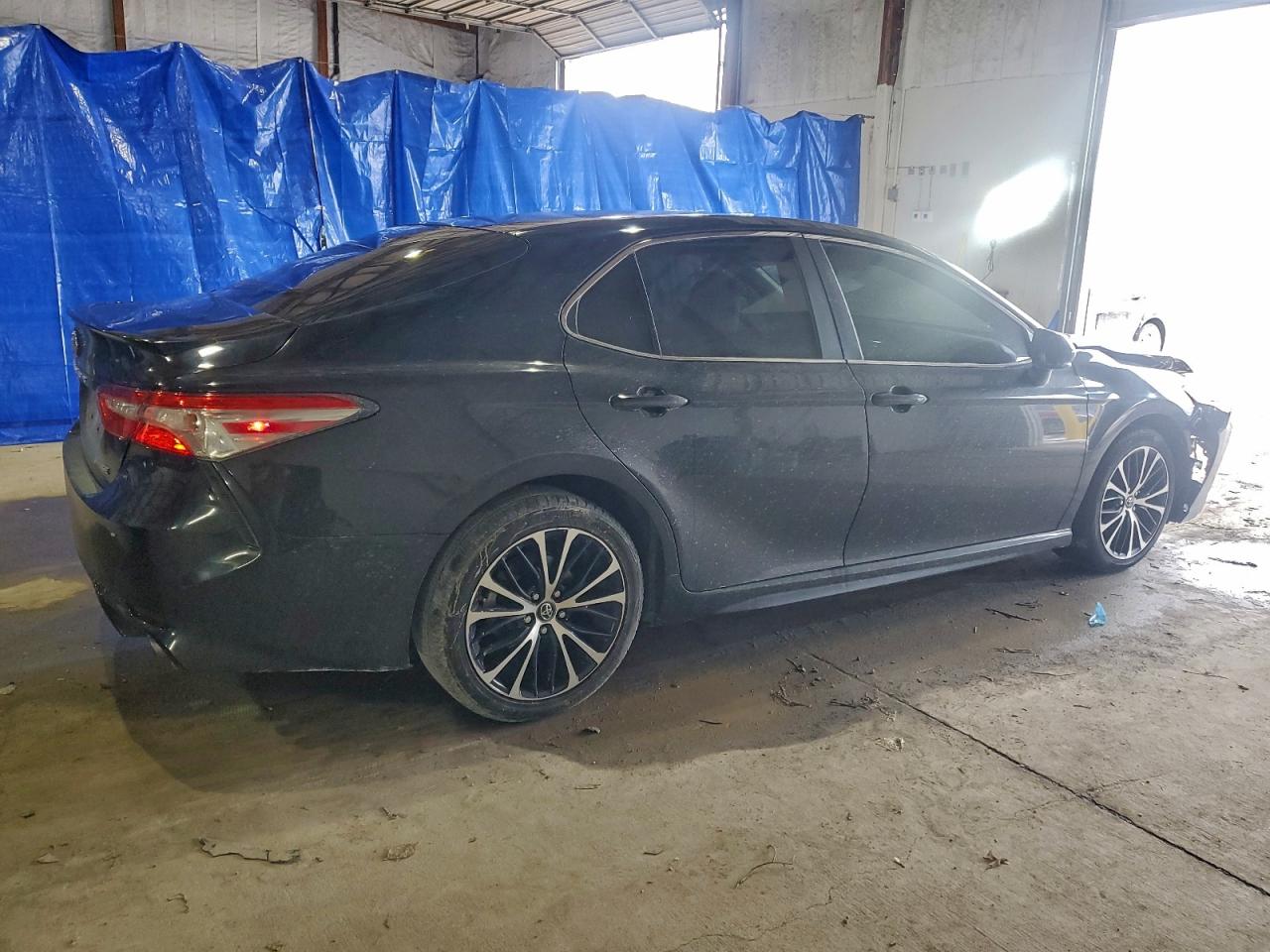 2018 TOYOTA CAMRY L photo 5