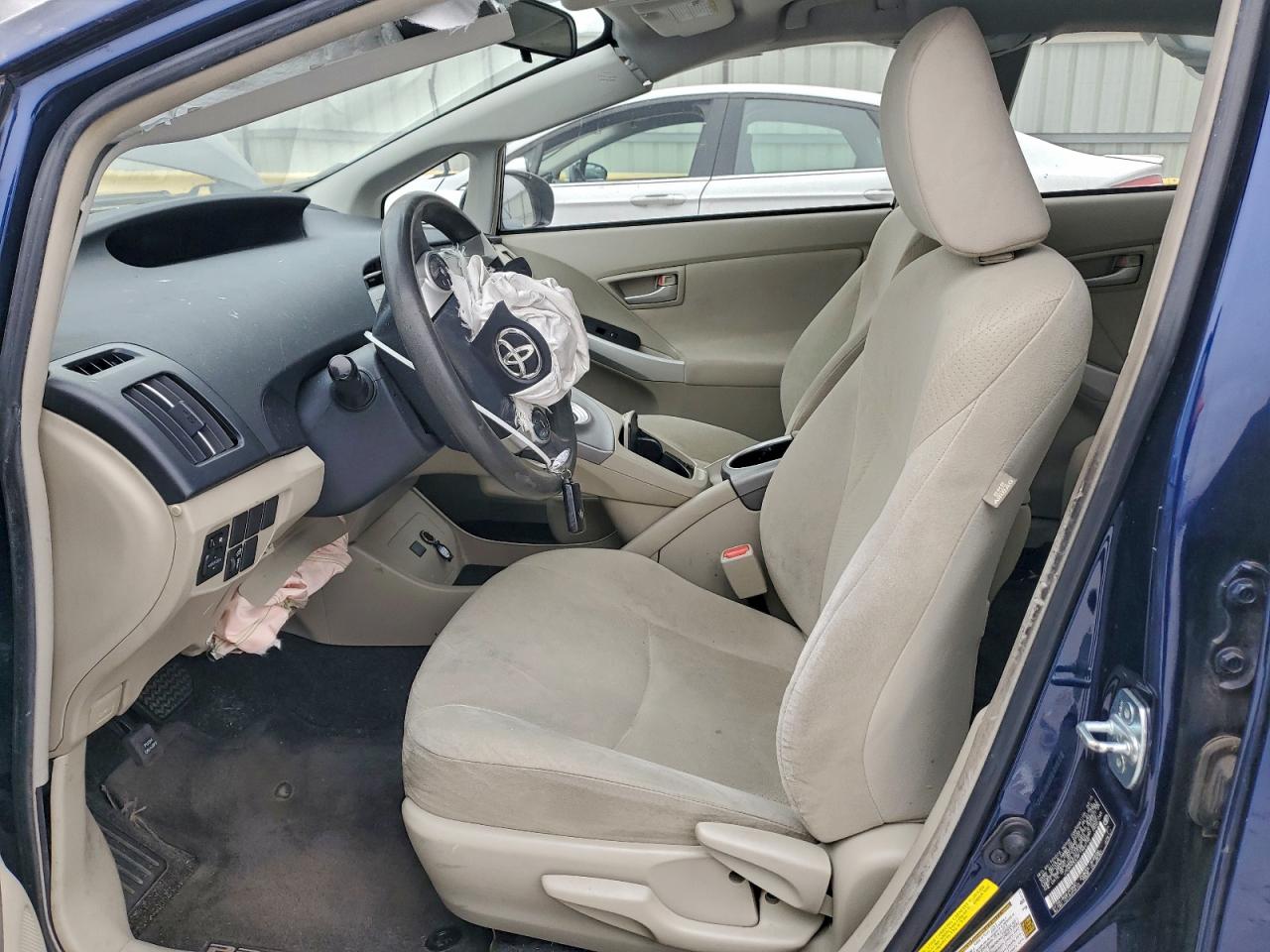 2015 TOYOTA PRIUS photo 7