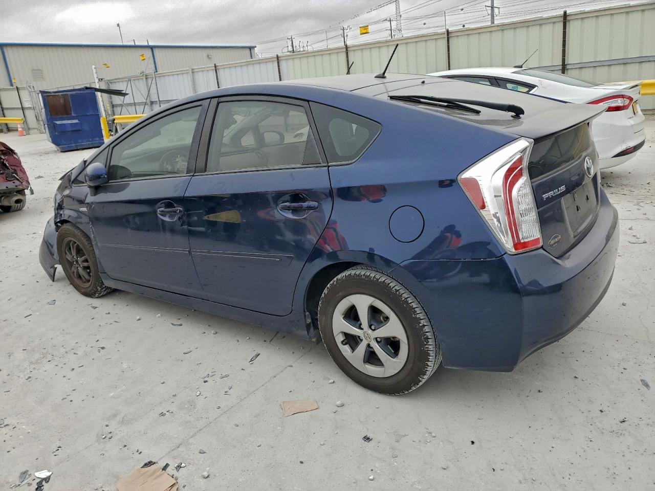 2015 TOYOTA PRIUS photo 2