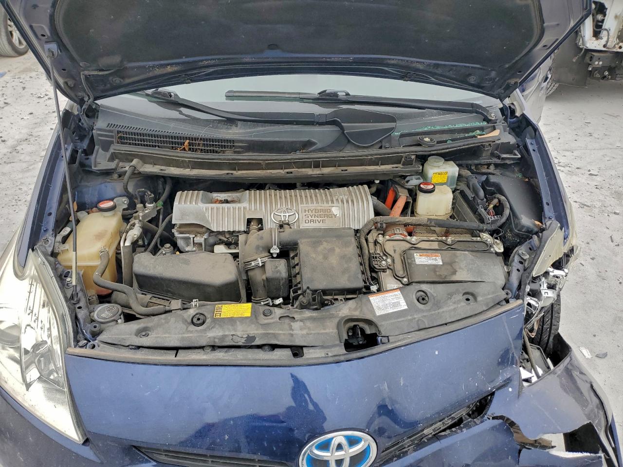 2015 TOYOTA PRIUS photo 11