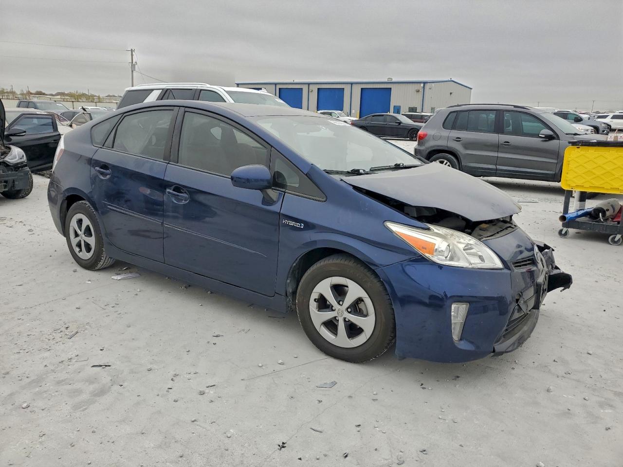 2015 TOYOTA PRIUS photo 4