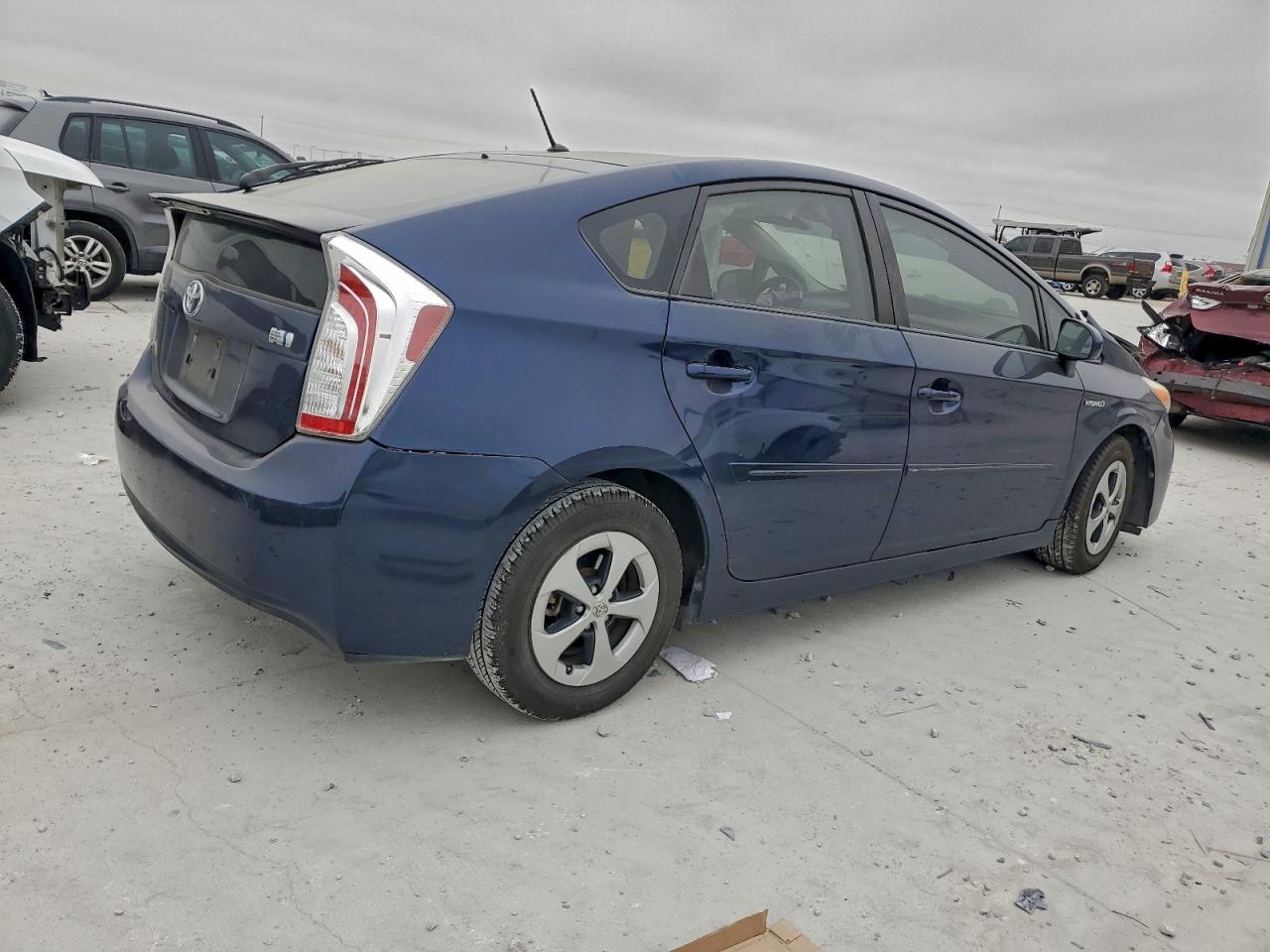 2015 TOYOTA PRIUS photo 3