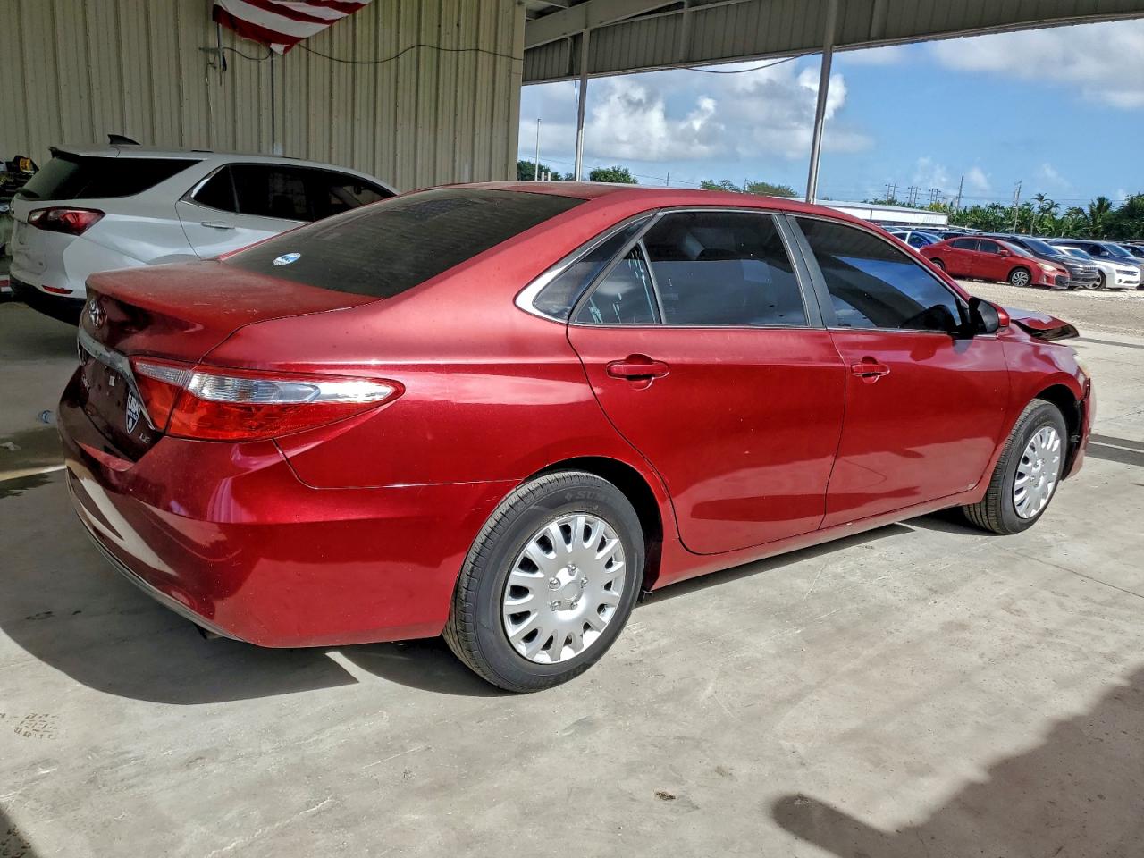 2015 TOYOTA CAMRY LE photo 3