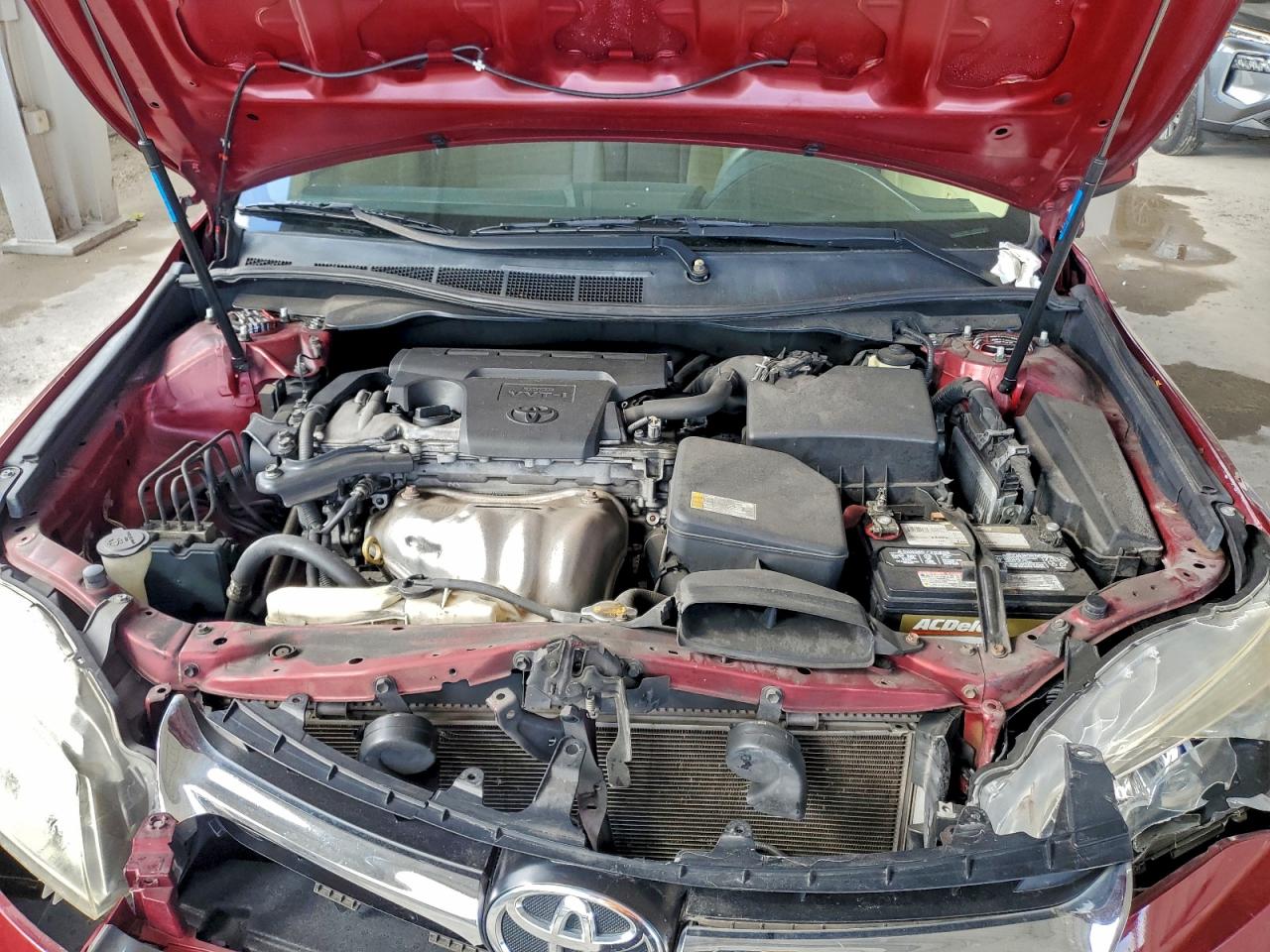 2015 TOYOTA CAMRY LE photo 11