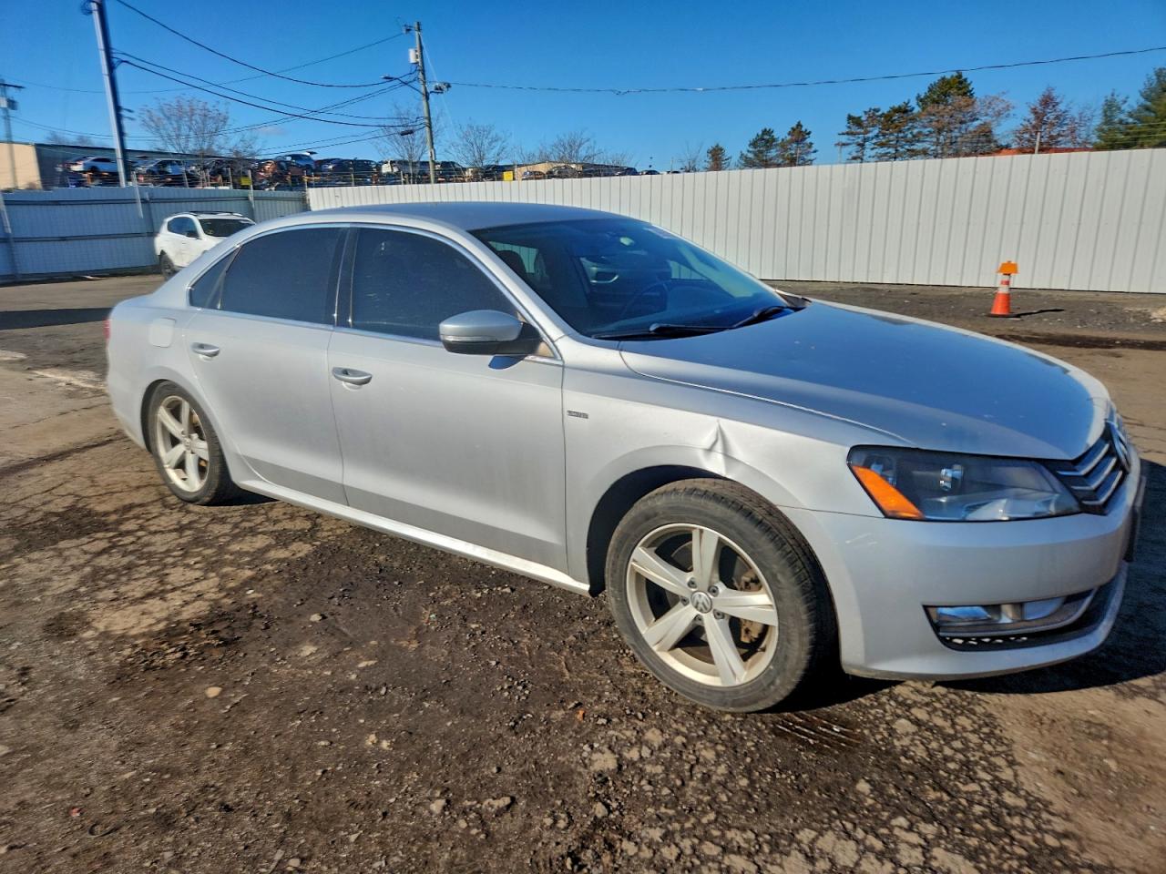 2015 VOLKSWAGEN PASSAT S photo 4
