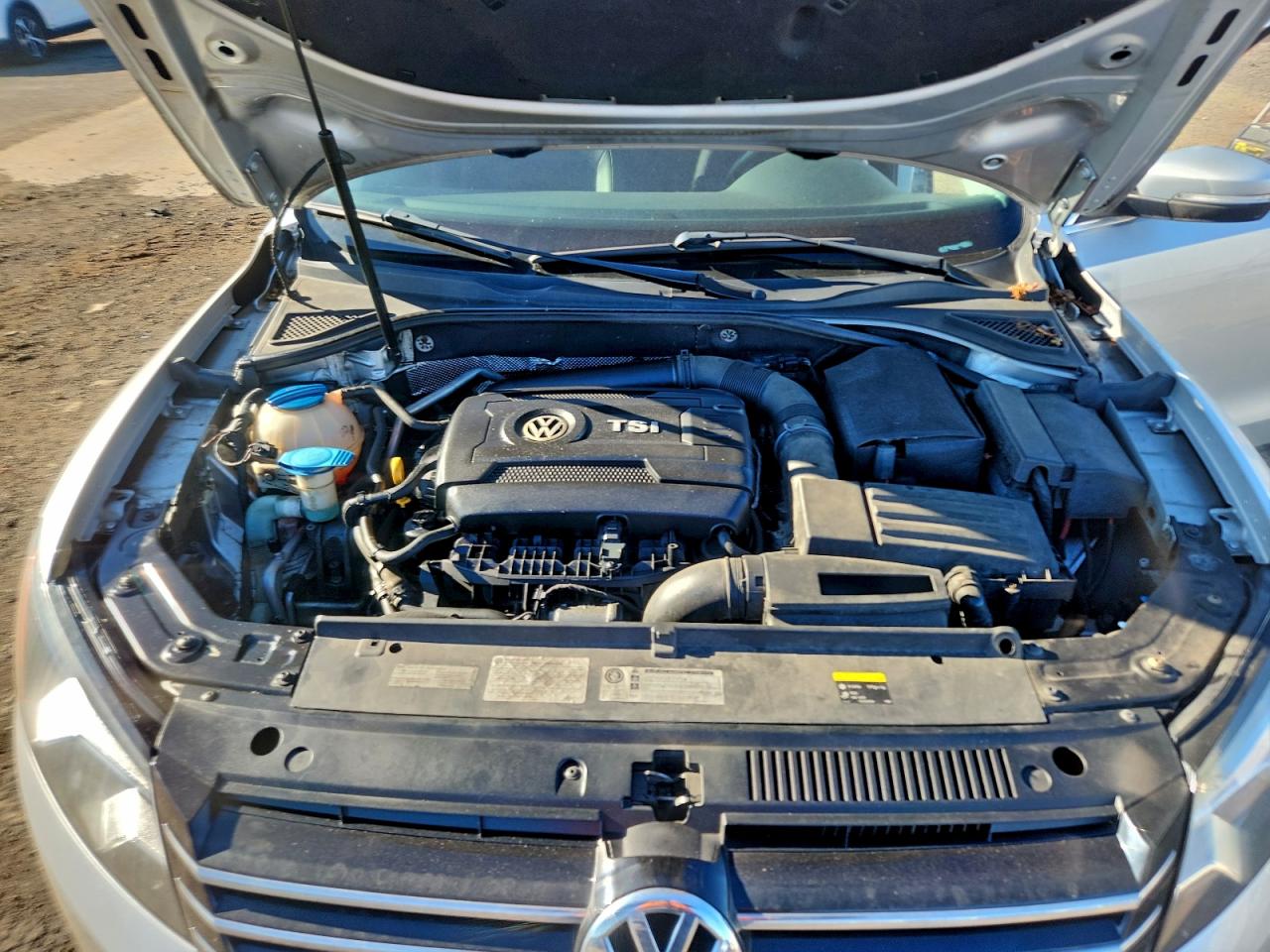 2015 VOLKSWAGEN PASSAT S photo 11