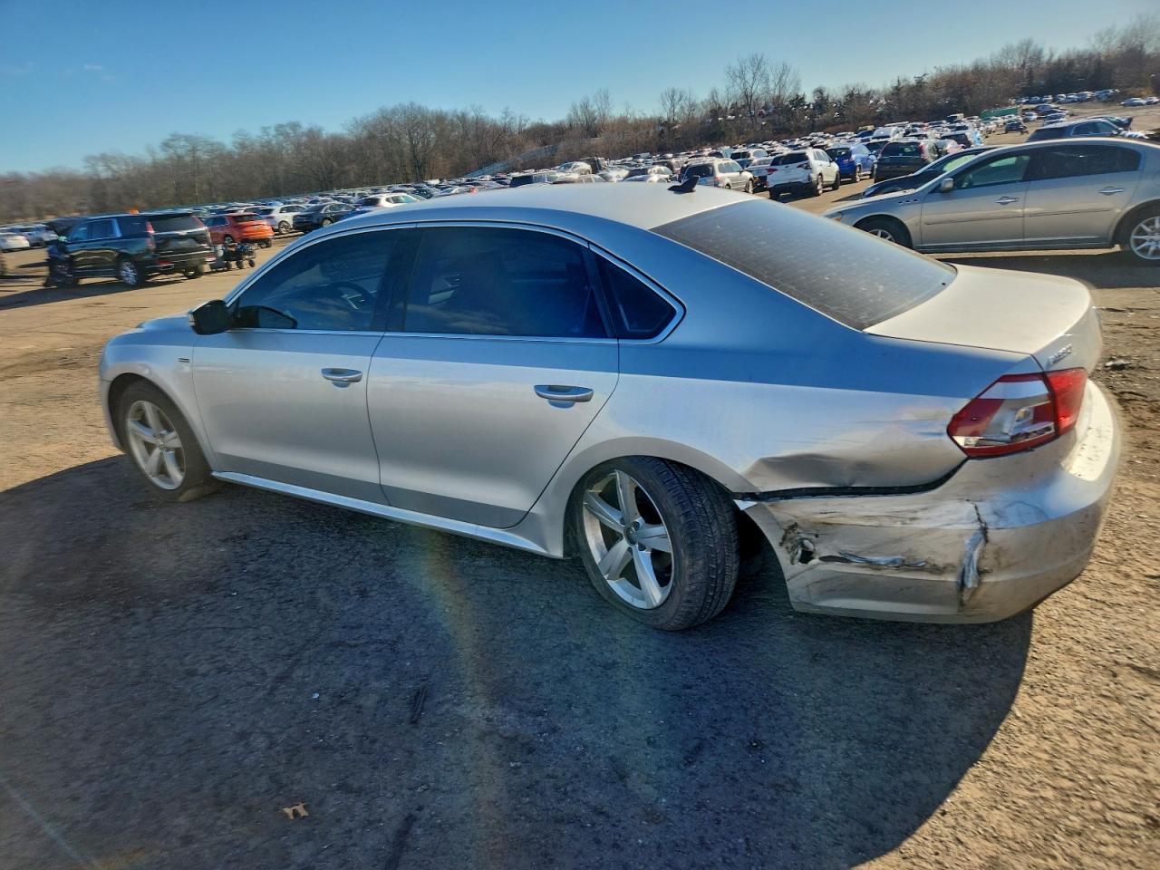 2015 VOLKSWAGEN PASSAT S photo 2