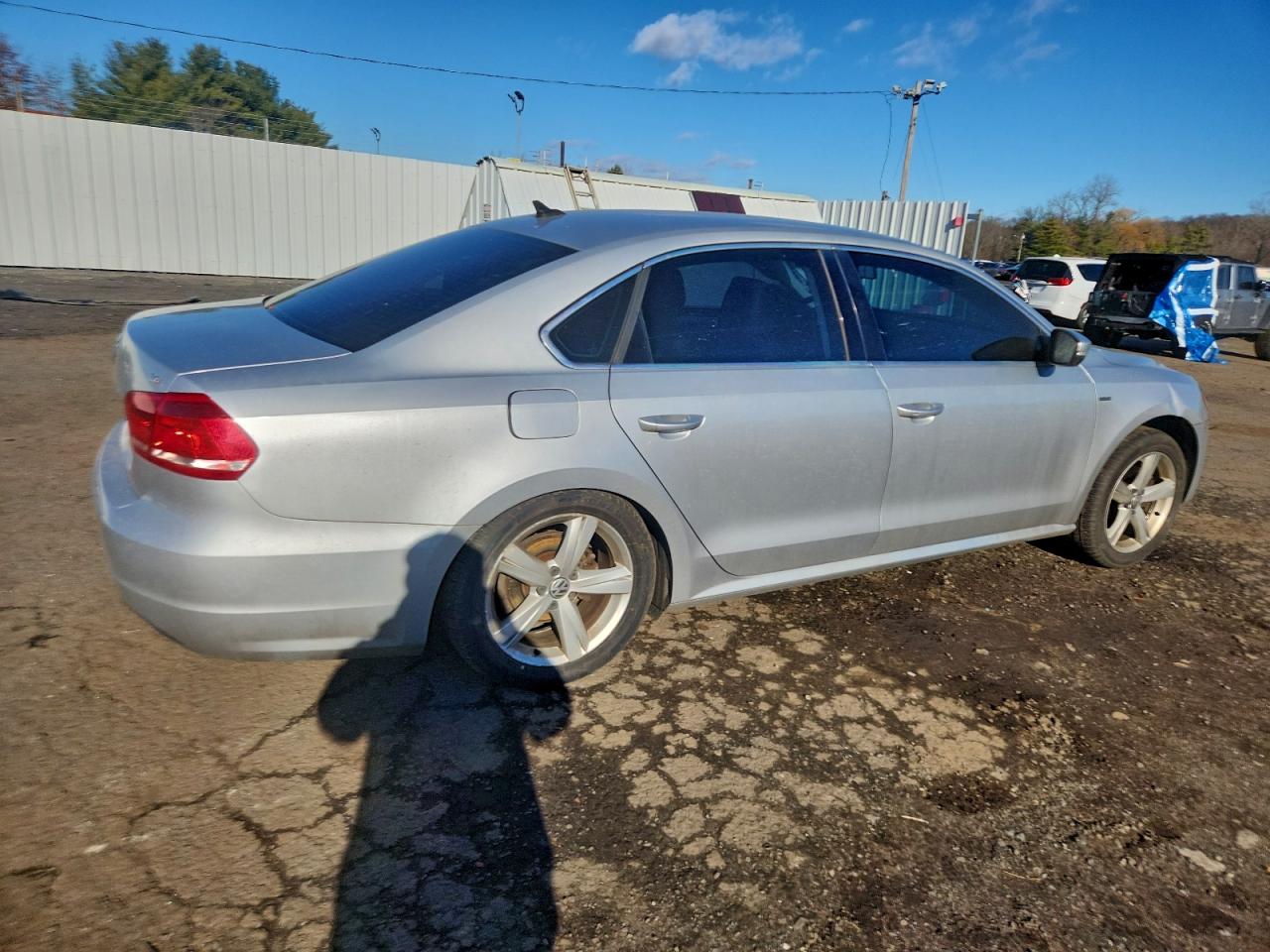 2015 VOLKSWAGEN PASSAT S photo 3