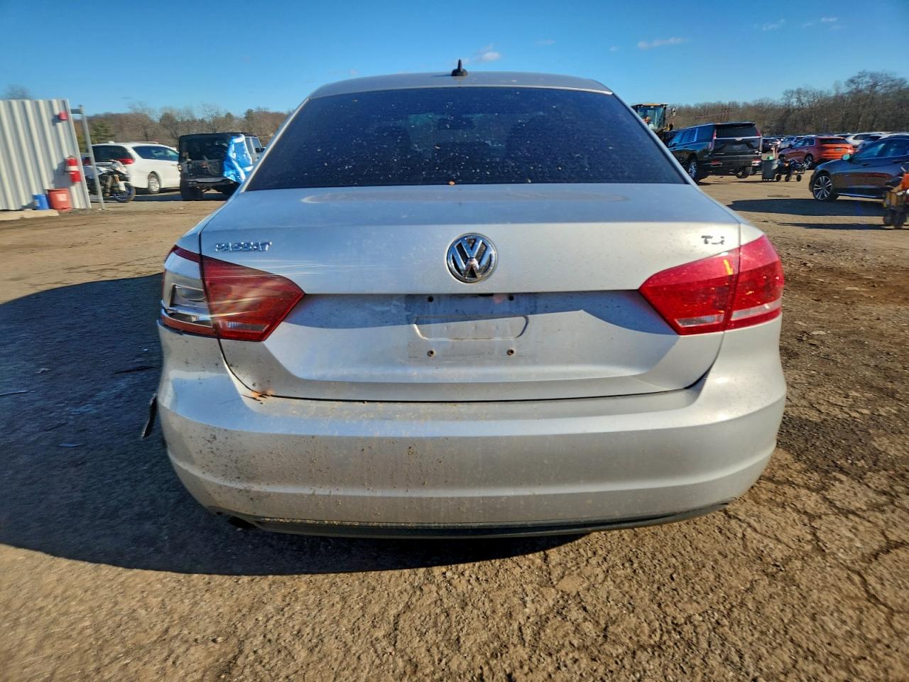2015 VOLKSWAGEN PASSAT S photo 6