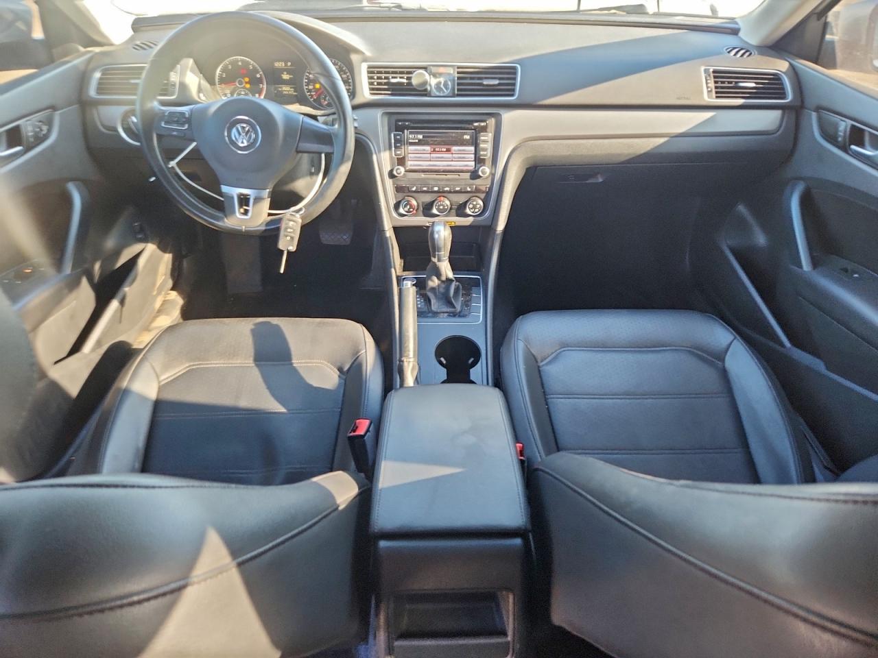 2015 VOLKSWAGEN PASSAT S photo 8