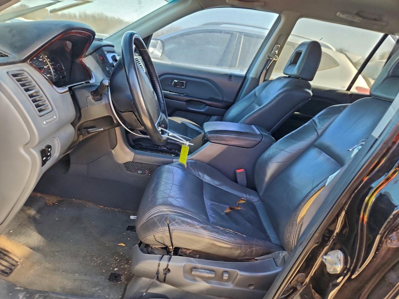2004 HONDA PILOT photo 19