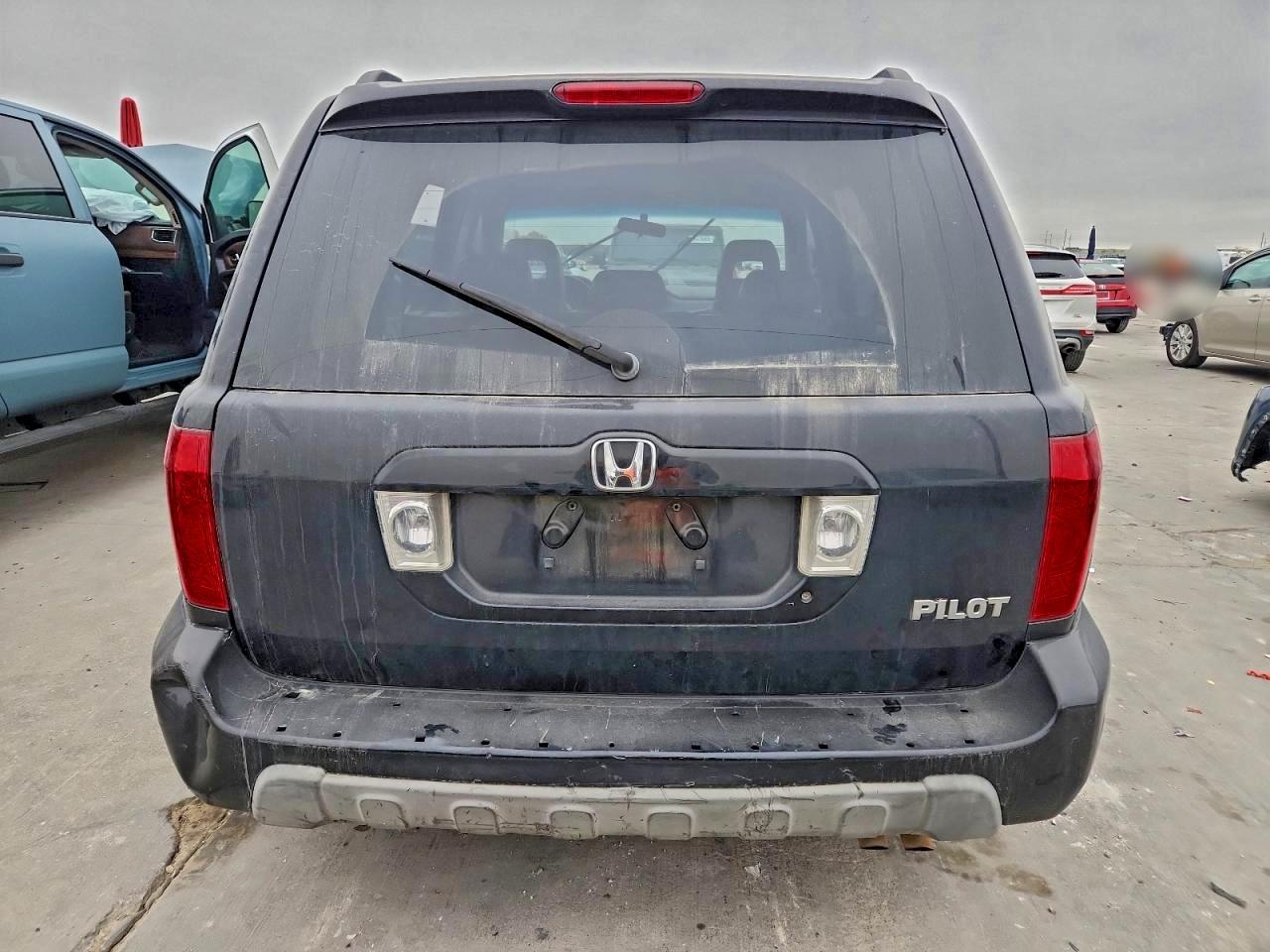 2004 HONDA PILOT photo 16