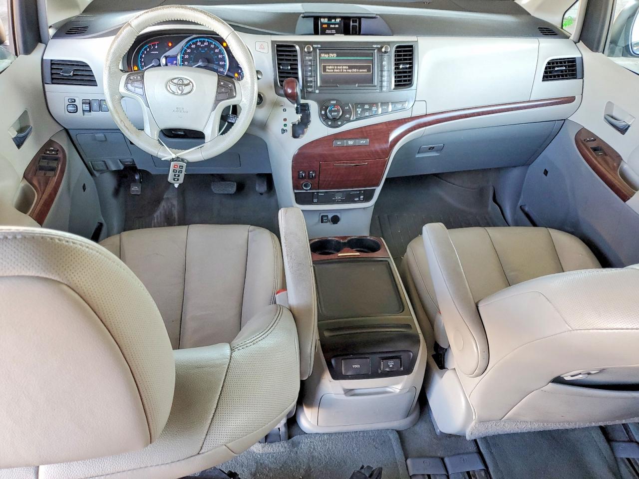 2013 TOYOTA SIENNA XLE photo 15