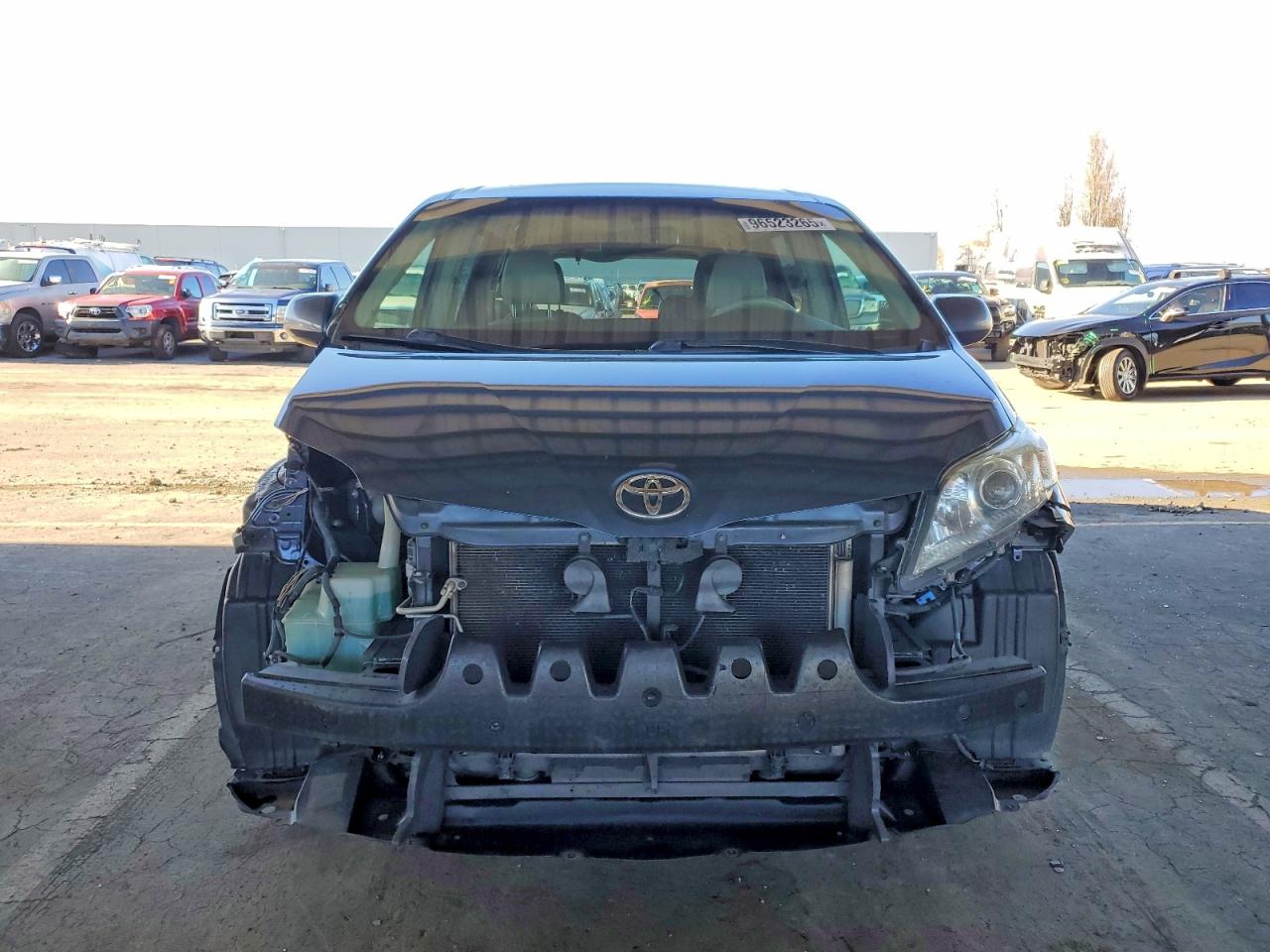2013 TOYOTA SIENNA XLE photo 9