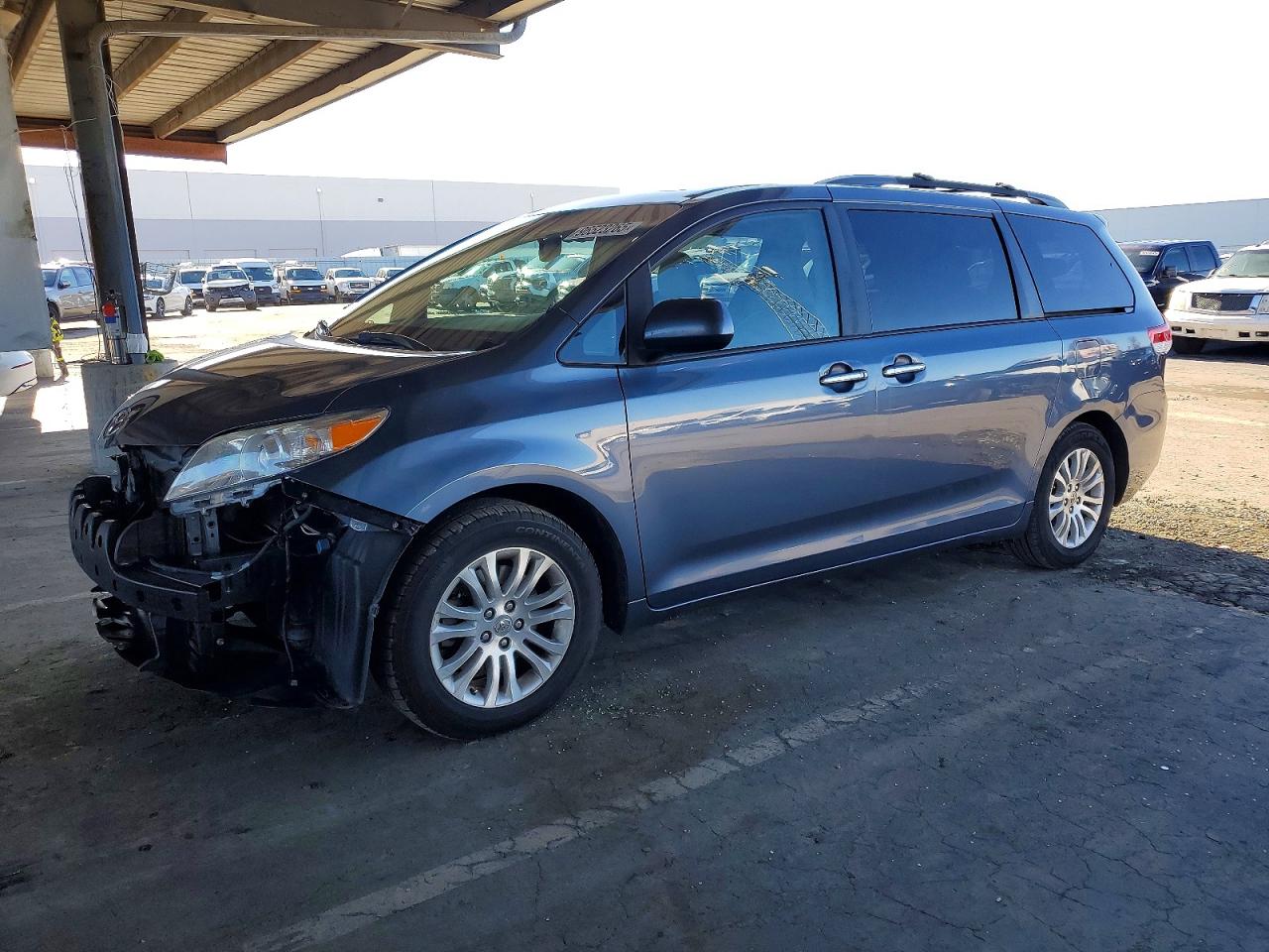 2013 TOYOTA SIENNA