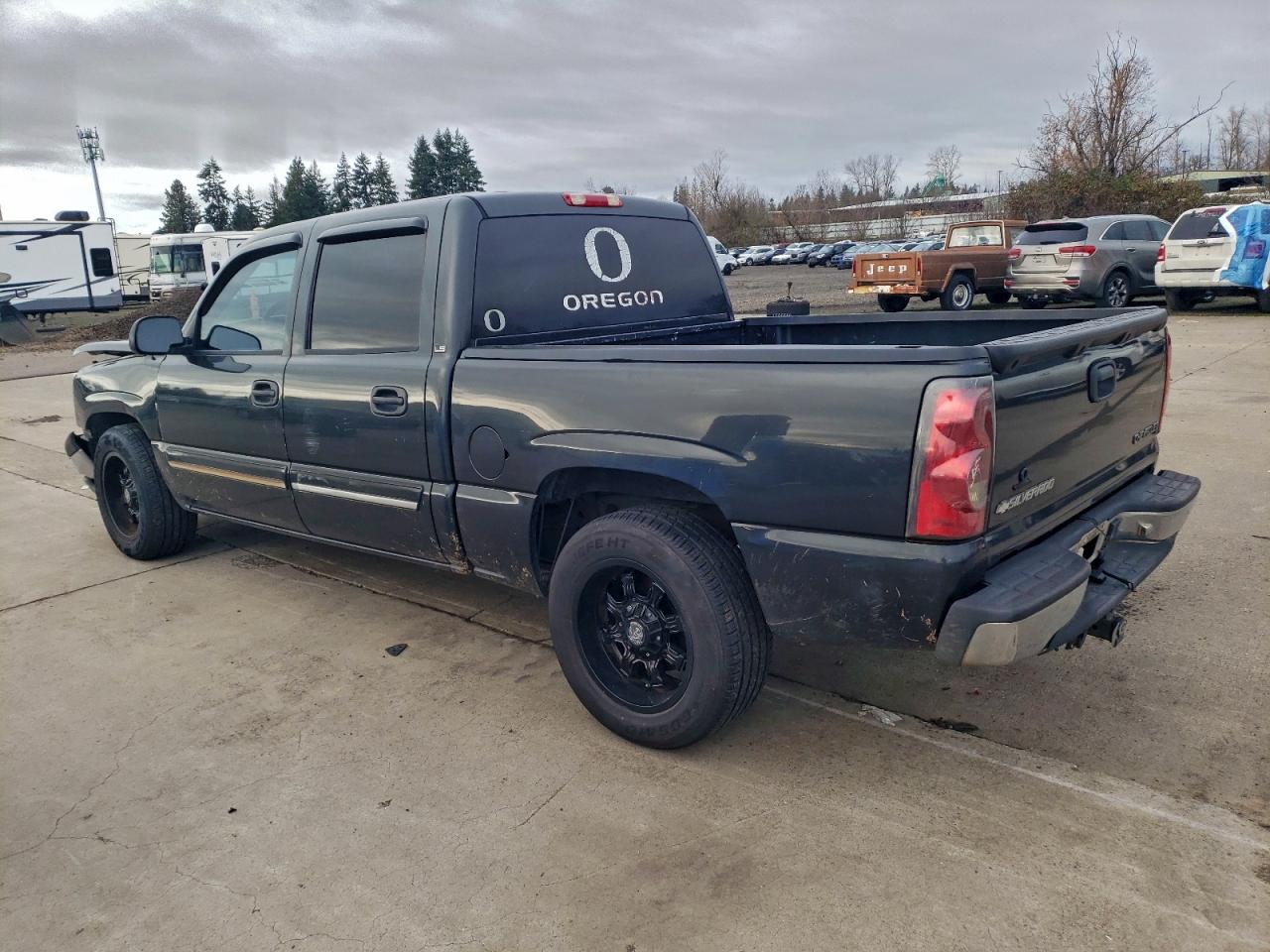 2005 CHEVROLET SILVERADO C1500 photo 2